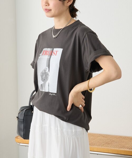 RIVE DROITE(リヴドロワ)の「【目を惹く大人のフォトTee】MarilynフォトTee(Tシャツ/カットソー・レディース・チャコールグレー/オフホワイト・FREE)」の8枚目の写真