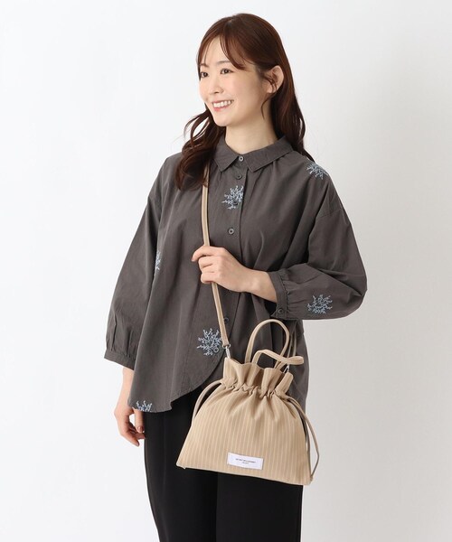 one'sterrace（ワンズテラス）の「JOUET ジョエット 合皮巾着ショルダー（ショルダーバッグ・レディース・ベージュ系8/グレー系4/ブラック系8・99）」の16枚目の写真