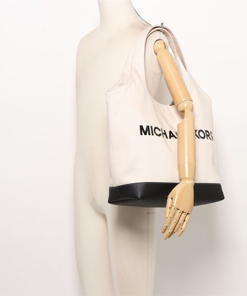 MICHAEL KORS(マイケルコース)の「SOFT TOTE Tote(トートバッグ・メンズ・ベージュ系その他・FREE)」の5枚目の写真