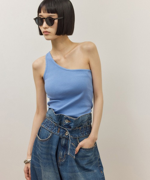 ADAM ET ROPE'（アダムエロペ）の「シルク混ワンショルタンクトップ（タンクトップ・レディース・ブルー系その他4/ブラウン系その他/ブラック・FREE）」の3枚目の写真