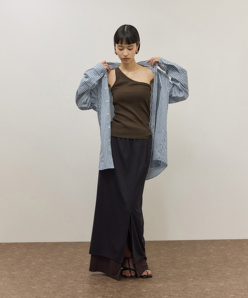 ADAM ET ROPE'（アダムエロペ）の「シルク混ワンショルタンクトップ（タンクトップ・レディース・ブルー系その他4/ブラウン系その他/ブラック・FREE）」の4枚目の写真