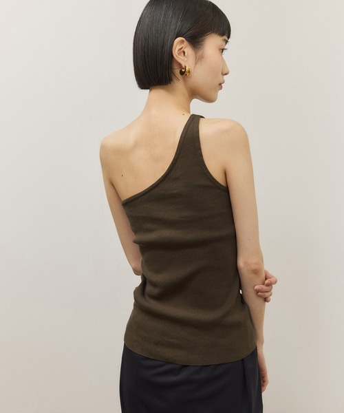 ADAM ET ROPE'（アダムエロペ）の「シルク混ワンショルタンクトップ（タンクトップ・レディース・ブルー系その他4/ブラウン系その他/ブラック・FREE）」の8枚目の写真