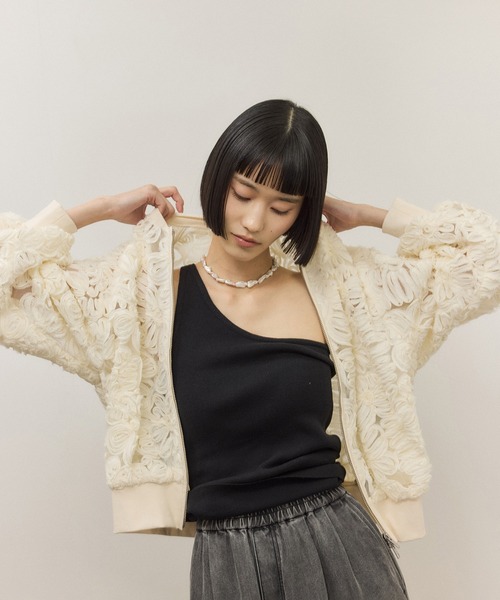 ADAM ET ROPE'（アダムエロペ）の「シルク混ワンショルタンクトップ（タンクトップ・レディース・ブルー系その他4/ブラウン系その他/ブラック・FREE）」の11枚目の写真