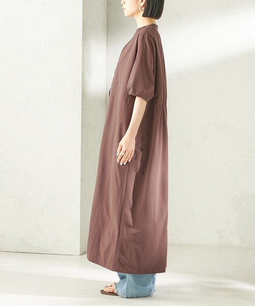 SHIPS(シップス)の「〈接触冷感 / 撥水加工〉TEXBRID(R) タフタ ウエスト 切替 ワンピース(ワンピース・レディース・ブラック/ブラウン/ロイヤルブルー・ONE SIZE)」の17枚目の写真