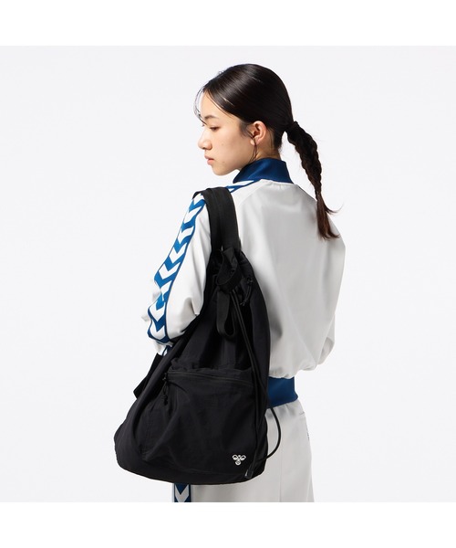 hummel(ヒュンメル)の「hummel/ヒュンメル PLAY Knapsack(バックパック/リュック・レディース・ブラック/グレー・FREE)」の5枚目の写真