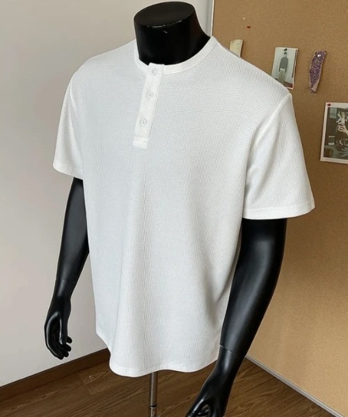 SHEPP(シープ)の「【UNISEX】ボタンネック リラックスシルエット ハーフスリーブカットソー(Tシャツ/カットソー・メンズ・ブラック/ホワイト/グレー・L/M)」の10枚目の写真