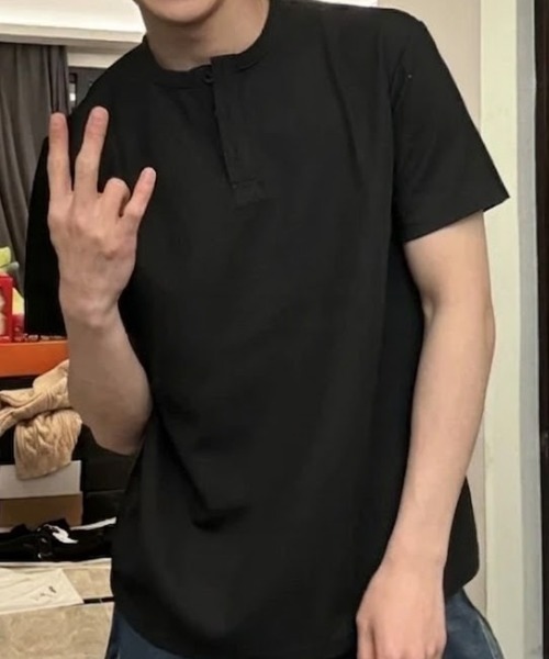 SHEPP(シープ)の「【UNISEX】ボタンネック リラックスシルエット ハーフスリーブカットソー(Tシャツ/カットソー・メンズ・ブラック/ホワイト/グレー・L/M)」の11枚目の写真