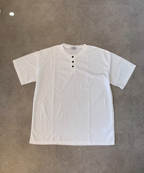 SHEPP(シープ)の「【UNISEX】ボタンネック リラックスシルエット ハーフスリーブカットソー(Tシャツ/カットソー・メンズ・ブラック/ホワイト/グレー・L/M)」の5枚目の写真