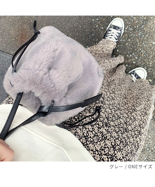tokohana(トコハナ)の「フェイクファー2way巾着バッグ レディース 秋冬(ショルダーバッグ・レディース・モカ/ブラウン系その他/ブラック/グレー/ホワイト・FREE)」の19枚目の写真