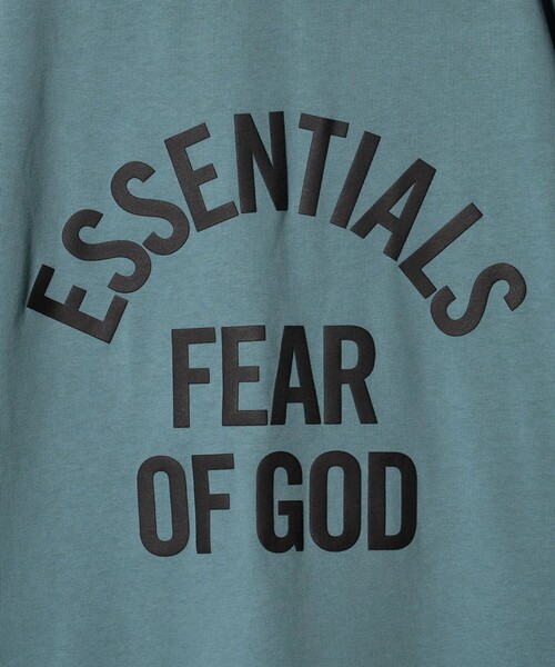 FOG ESSENTIALS(エフオージーエッセンシャルズ)の「<FEAR OF GOD ESSENTIALS>CAMPUS 90S Tシャツ(Tシャツ/カットソー・メンズ・ライトブルー/ブラック・XS/L/M/S)」の6枚目の写真