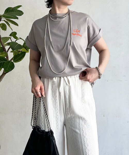 un dix cors(アンディコール)の「ドライタッチ胸元ロゴTEE(Tシャツ/カットソー・レディース・グレイッシュベージュ/オフホワイト/チャコールグレー・FREE)」の4枚目の写真
