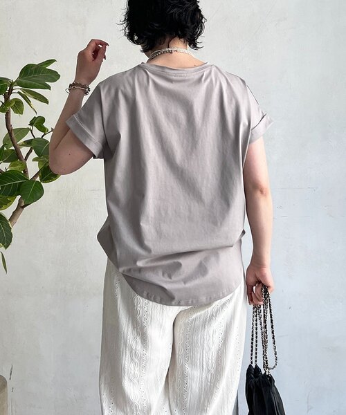 un dix cors(アンディコール)の「ドライタッチ胸元ロゴTEE(Tシャツ/カットソー・レディース・グレイッシュベージュ/オフホワイト/チャコールグレー・FREE)」の5枚目の写真