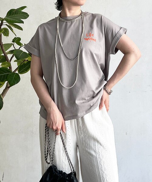 un dix cors(アンディコール)の「ドライタッチ胸元ロゴTEE(Tシャツ/カットソー・レディース・グレイッシュベージュ/オフホワイト/チャコールグレー・FREE)」の7枚目の写真