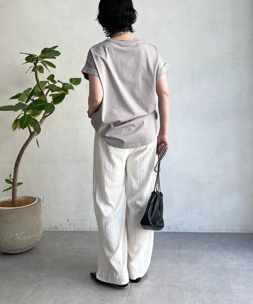 un dix cors(アンディコール)の「ドライタッチ胸元ロゴTEE(Tシャツ/カットソー・レディース・グレイッシュベージュ/オフホワイト/チャコールグレー・FREE)」の9枚目の写真