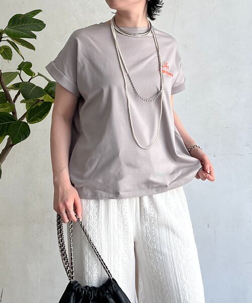 un dix cors(アンディコール)の「ドライタッチ胸元ロゴTEE(Tシャツ/カットソー・レディース・グレイッシュベージュ/オフホワイト/チャコールグレー・FREE)」の12枚目の写真