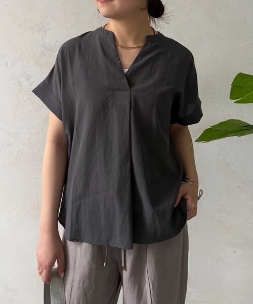Jena espace merveilleux(ジェナ エスパスメルヴェイユ)の「フロントタックシアーブラウス(シャツ/ブラウス・レディース・ミント/チャコールグレー/アイボリー・FREE)」の1枚目の写真