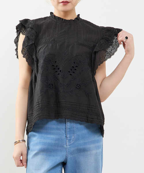 SOFFITTO(ソフィット)の「スカラ刺繍フリルブラウス(シャツ/ブラウス・レディース・ホワイト/ブラック・FREE)」の2枚目の写真
