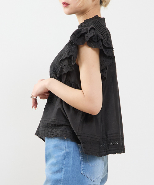 SOFFITTO(ソフィット)の「スカラ刺繍フリルブラウス(シャツ/ブラウス・レディース・ホワイト/ブラック・FREE)」の19枚目の写真