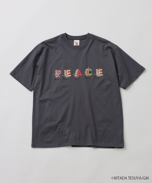 JOURNAL STANDARD relume(ジャーナルスタンダード レリューム)の「Pちゃん / アルファベッツ "PEACE" アルファベット Tシャツ(Tシャツ/カットソー・メンズ・ブラック系その他/ホワイト・LARGE/MEDIUM)」の2枚目の写真