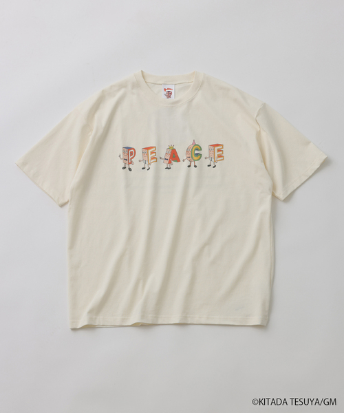 JOURNAL STANDARD relume(ジャーナルスタンダード レリューム)の「Pちゃん / アルファベッツ "PEACE" アルファベット Tシャツ(Tシャツ/カットソー・メンズ・ブラック系その他/ホワイト・LARGE/MEDIUM)」の1枚目の写真