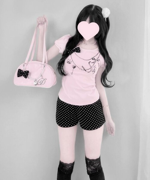 OLIVE des OLIVE(オリーブデオリーブ)の「【インフルエンサー企画】miko charm enamel bag(ボストンバッグ・レディース・ブラック/ピンク・FREE)」の7枚目の写真