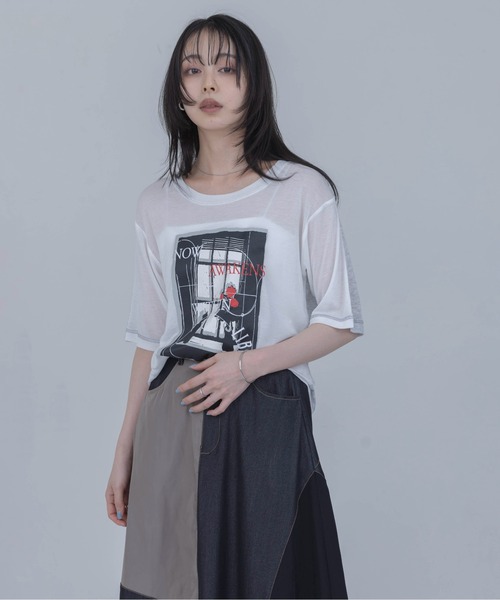 Eimee Law(エイミーロウ)の「モノクロアートプリントTシャツ(Tシャツ/カットソー・レディース・オフホワイト/スミクロ・FREE)」の4枚目の写真