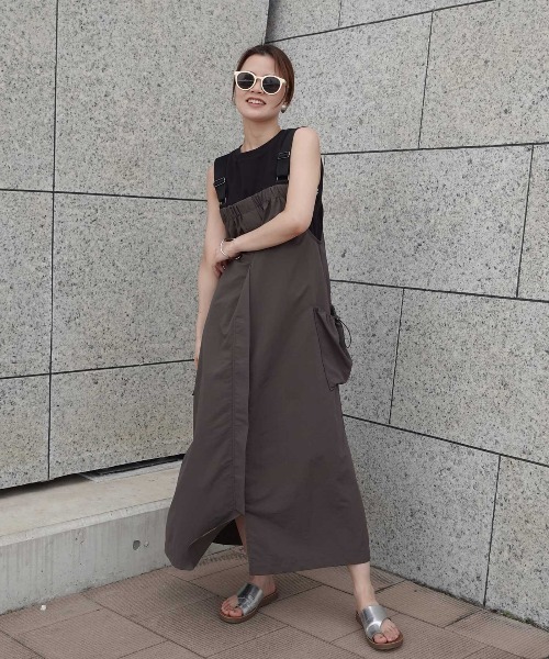 CORNERS（コーナーズ）の「Aラインナイロンジャンスカ【UVカット】【接触冷感】【撥水加工】（ジャンパースカート・レディース・ブラック/チャコールグレー/カーキ・FREE）」の22枚目の写真