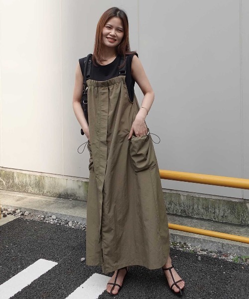 CORNERS（コーナーズ）の「Aラインナイロンジャンスカ【UVカット】【接触冷感】【撥水加工】（ジャンパースカート・レディース・ブラック/チャコールグレー/カーキ・FREE）」の20枚目の写真