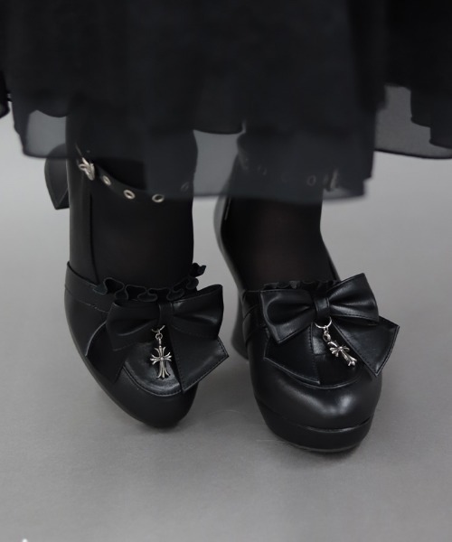 NIBBLE POISON(ニブルポイズン)の「クロスチャームリボンパンプス(パンプス・レディース・ブラック・MEDIUM/LARGE)」の1枚目の写真