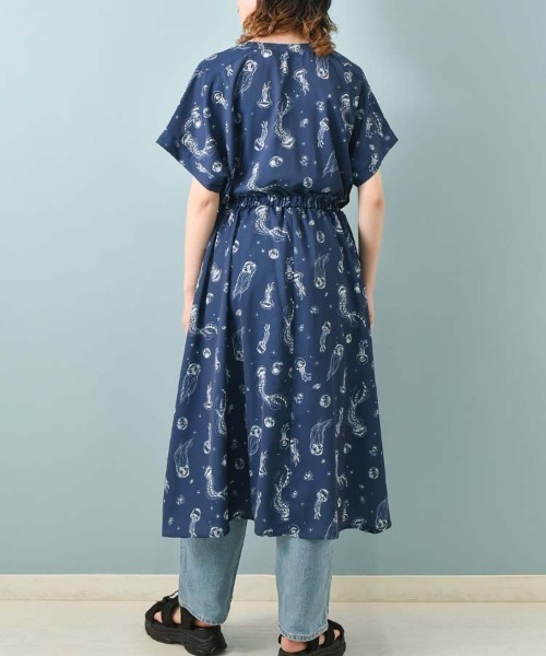Bleu Bleuet（ブルーブルーエ）の「海の生き物総柄ワンピース（ワンピース・レディース・ネイビー/ブルー・M）」の3枚目の写真