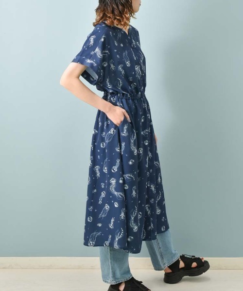 Bleu Bleuet（ブルーブルーエ）の「海の生き物総柄ワンピース（ワンピース・レディース・ネイビー/ブルー・M）」の4枚目の写真