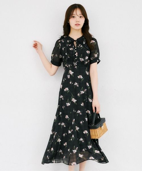 tocco closet(トッコ クローゼット)の「リボン付きシアーチェック×フラワープリントワンピース(ワンピース・レディース・ブラック/ミント・M)」の1枚目の写真