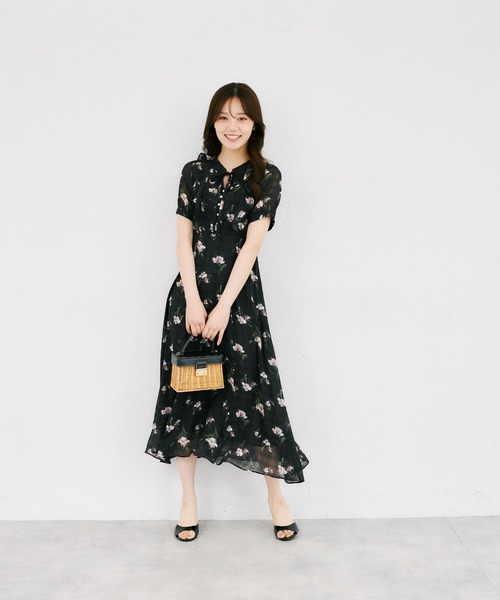 tocco closet(トッコ クローゼット)の「リボン付きシアーチェック×フラワープリントワンピース(ワンピース・レディース・ブラック/ミント・M)」の3枚目の写真