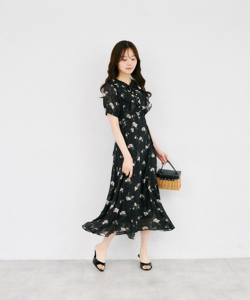 tocco closet(トッコ クローゼット)の「リボン付きシアーチェック×フラワープリントワンピース(ワンピース・レディース・ブラック/ミント・M)」の4枚目の写真