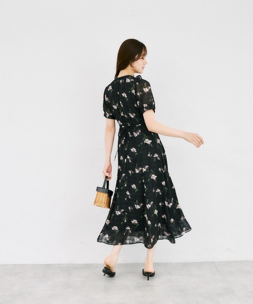 tocco closet(トッコ クローゼット)の「リボン付きシアーチェック×フラワープリントワンピース(ワンピース・レディース・ブラック/ミント・M)」の5枚目の写真