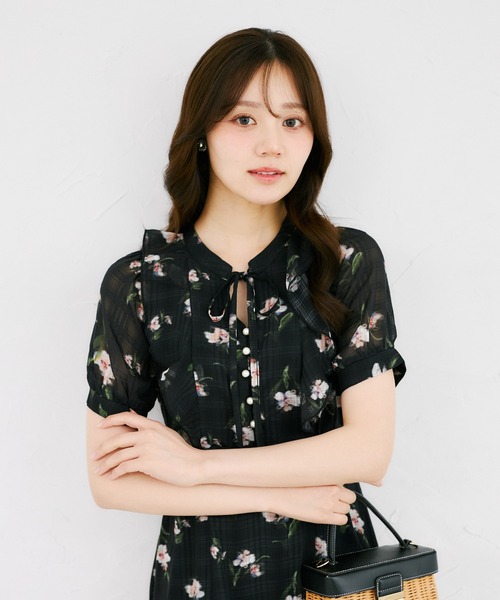 tocco closet(トッコ クローゼット)の「リボン付きシアーチェック×フラワープリントワンピース(ワンピース・レディース・ブラック/ミント・M)」の7枚目の写真