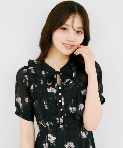 tocco closet(トッコ クローゼット)の「リボン付きシアーチェック×フラワープリントワンピース(ワンピース・レディース・ブラック/ミント・M)」の8枚目の写真