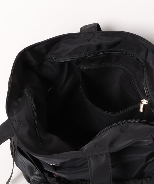 SecretDoor（シークレットドア）の「［Secret Door シークレットドア］500mlペットボトル・A4収納可！ビジュー リボン ギャザーデザイン トートバッグ｜キャリーオン対応（トートバッグ・レディース・グレー/ピンク/ブラック・FREE）」の6枚目の写真