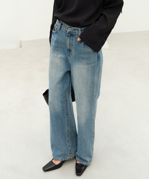 LEVAR（レバー）の「Contour Straight Denim - Fade Blue（デニムパンツ・レディース・その他・XS-Short/S-Short/M-Short/XS-Long/S-Long/M-Long）」の2枚目の写真
