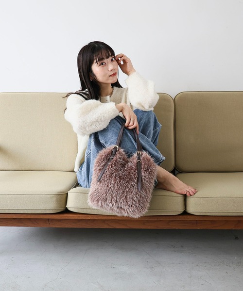 MIAN （ミアン）の「フェイクファーベルトハンドルトートバッグ（トートバッグ・レディース・グレー/モカ/ライトベージュ・FREE）」の2枚目の写真