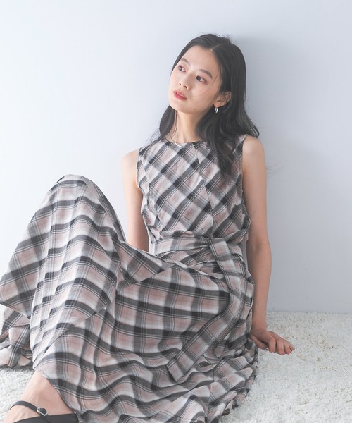 URBAN RESEARCH ROSSO WOMEN(アーバンリサーチ ロッソ)の「ベルト付フレアシルエットロングドレス(ワンピース・レディース・ブラック/チェック・36/38)」の1枚目の写真