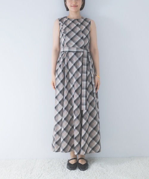 URBAN RESEARCH ROSSO WOMEN(アーバンリサーチ ロッソ)の「ベルト付フレアシルエットロングドレス(ワンピース・レディース・ブラック/チェック・36/38)」の16枚目の写真