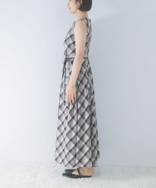 URBAN RESEARCH ROSSO WOMEN(アーバンリサーチ ロッソ)の「ベルト付フレアシルエットロングドレス(ワンピース・レディース・ブラック/チェック・36/38)」の17枚目の写真
