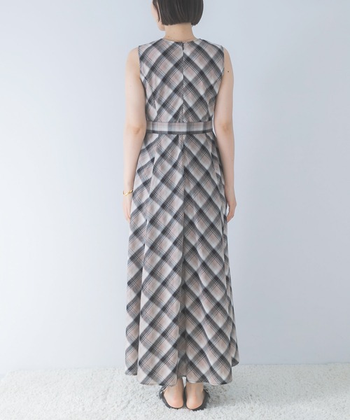 URBAN RESEARCH ROSSO WOMEN(アーバンリサーチ ロッソ)の「ベルト付フレアシルエットロングドレス(ワンピース・レディース・ブラック/チェック・36/38)」の18枚目の写真