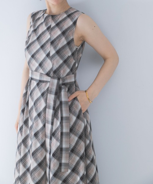 URBAN RESEARCH ROSSO WOMEN(アーバンリサーチ ロッソ)の「ベルト付フレアシルエットロングドレス(ワンピース・レディース・ブラック/チェック・36/38)」の10枚目の写真