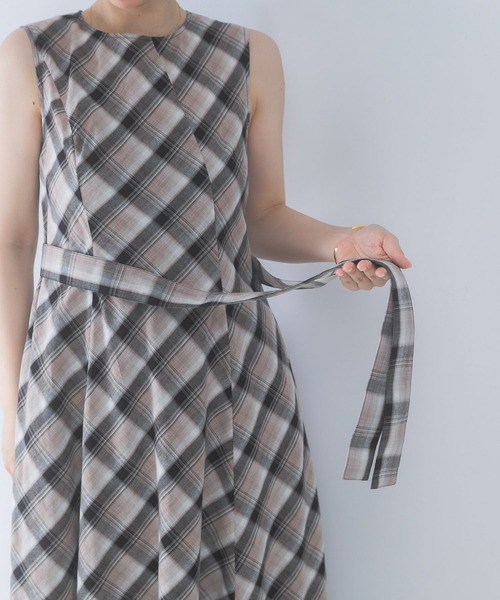 URBAN RESEARCH ROSSO WOMEN(アーバンリサーチ ロッソ)の「ベルト付フレアシルエットロングドレス(ワンピース・レディース・ブラック/チェック・36/38)」の11枚目の写真