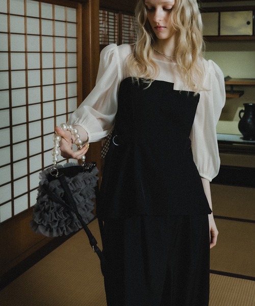 et.UNiVER(エトユニベール)の「Frill clutch bag(ショルダーバッグ・レディース・ベージュ/グレー/ブラック・FREE)」の12枚目の写真