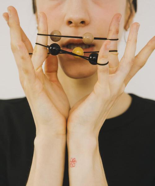 URBAN RESEARCH(アーバンリサーチ)の「decor『デコール』 SET HAIR TIE(ヘアゴム・レディース・ベージュ/キャメル・-)」の6枚目の写真