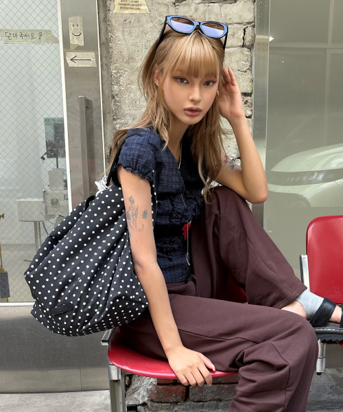 FIND KAPOOR(ファインドカプア)の「リバーシブルレンタバッグ35ナイロン - ドットブラック(ショルダーバッグ・レディース・ドット・FREE)」の2枚目の写真