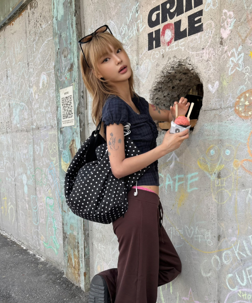 FIND KAPOOR(ファインドカプア)の「リバーシブルレンタバッグ35ナイロン - ドットブラック(ショルダーバッグ・レディース・ドット・FREE)」の3枚目の写真